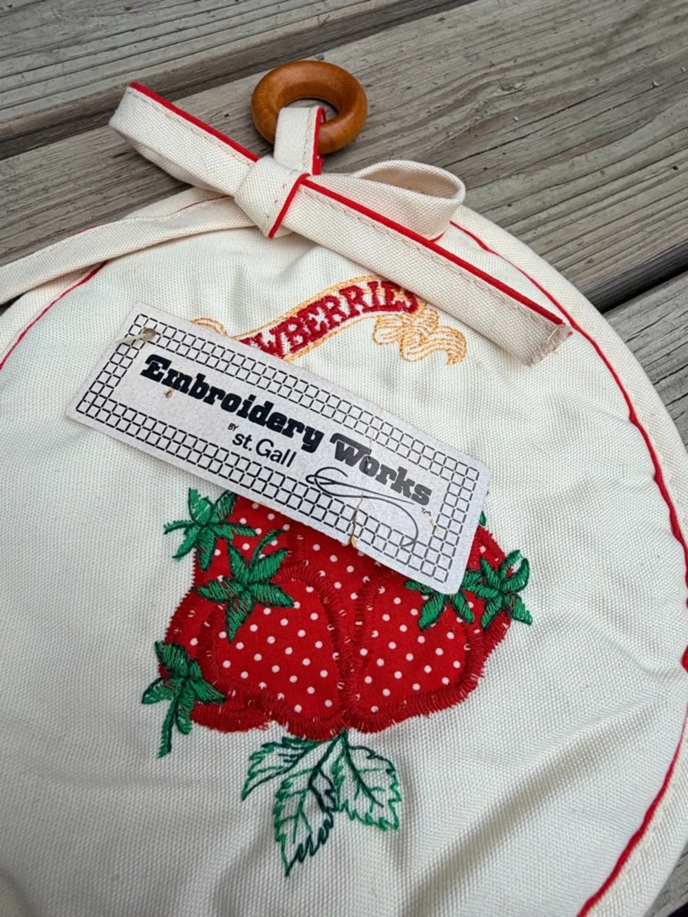 Vintage Strawberry Embroidered Pot Holder Cottagecore‎ Kitchen Decor